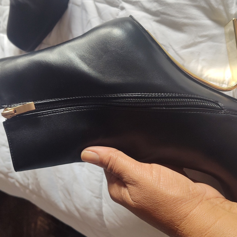 Sleek Black Heeled Boots with Gold Accents - Picture 4 of 6